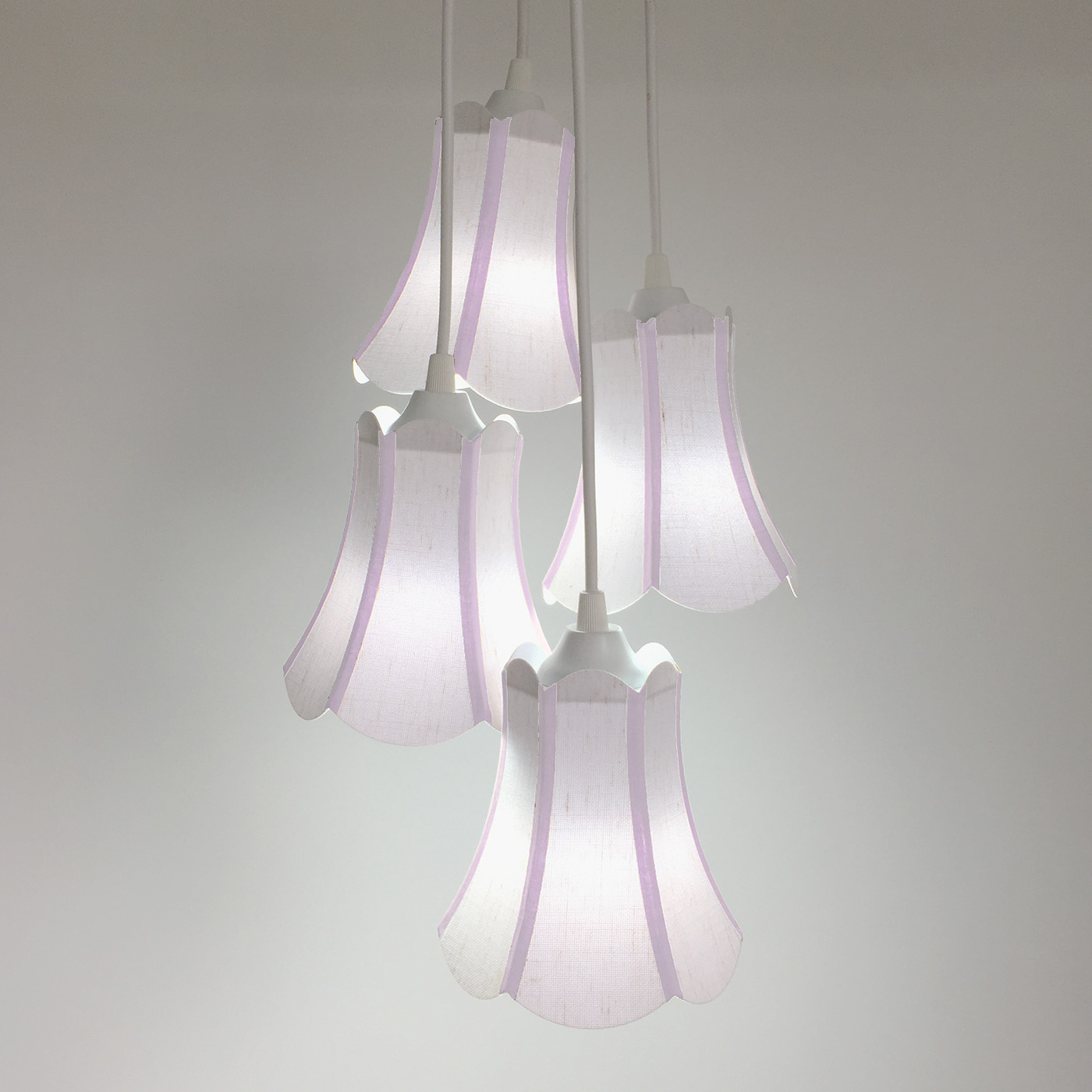 Lustre Pendente Luminária Cacho 4 Cúpulas Paris Linho com Detalhes em Lilás