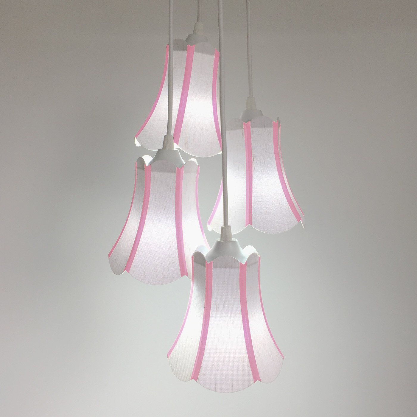 Lustre Pendente Luminária Cacho 4 Cúpulas Paris Linho com Detalhes em Pink