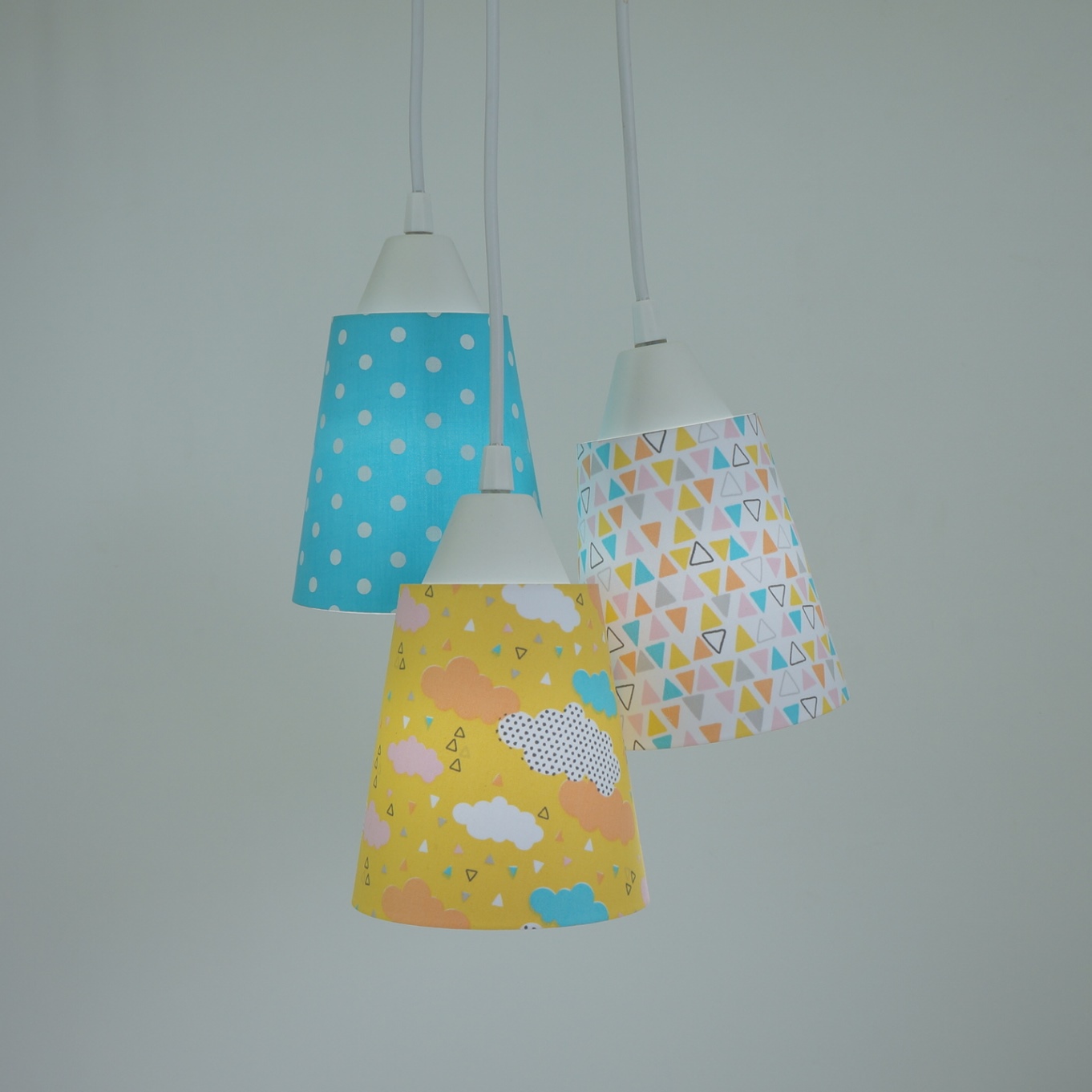Lustre Pendente Luminária Cacho Nuvens Coloridas Amarelo e Turquesa
