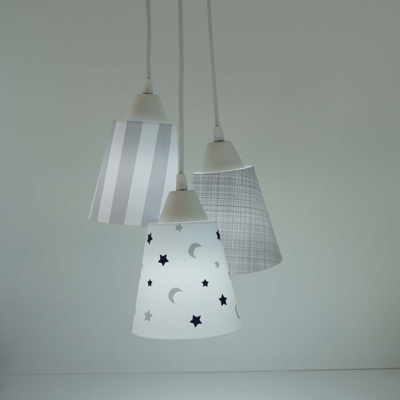 Lustre Pendente Luminária Estrelinhas e Luas Cinza, Branco e Azul Marinho