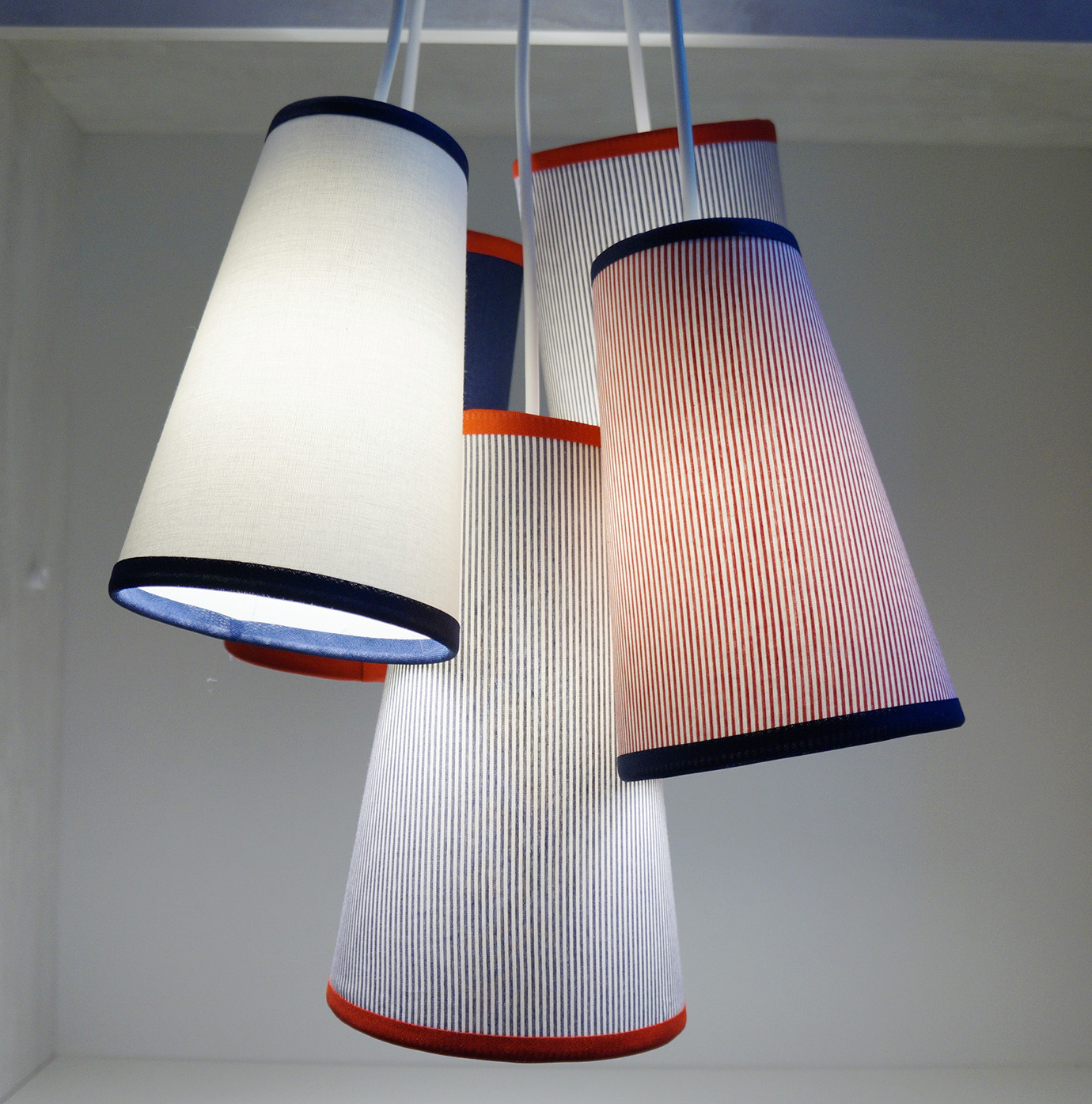 Lustre Pendente Marinheiro Cacho Azul Marinho e Vermelho