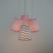 Lustre Pendente Menina Chevron e Pompom Cinza e Rosa