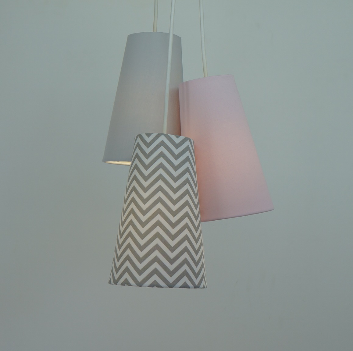 Lustre Pendente Menina Chevron e Rosa Bebê