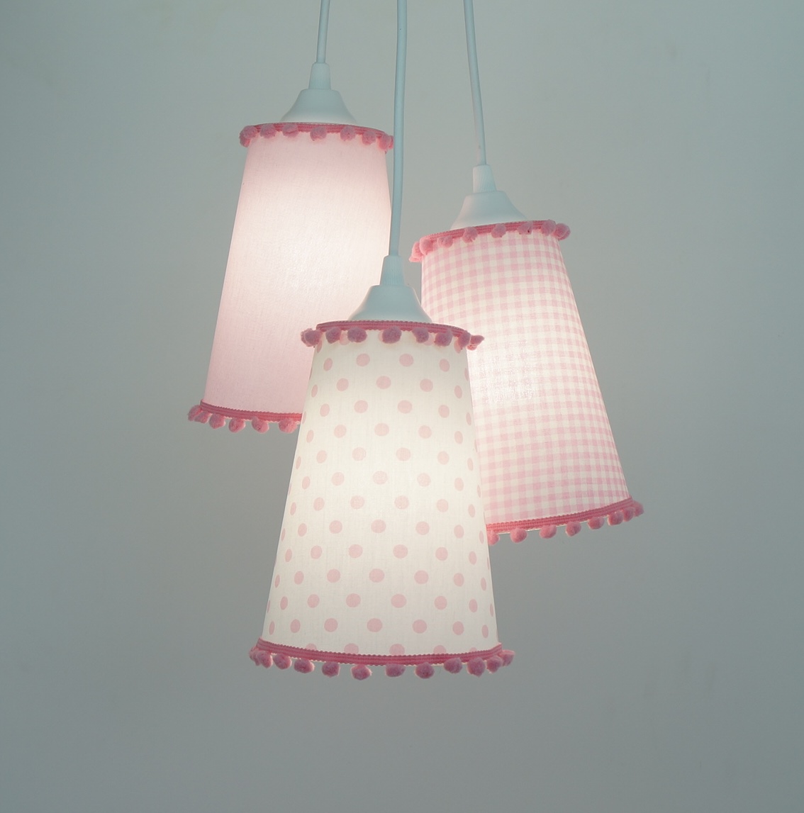 Lustre Pendente Menina Pompons Cor de Rosa