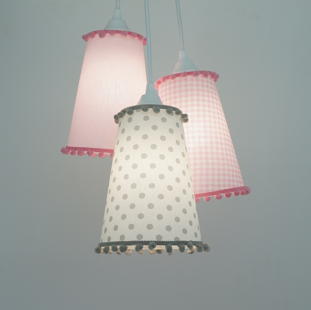 Lustre Pendente Menina Pompons Rosa e Cinza