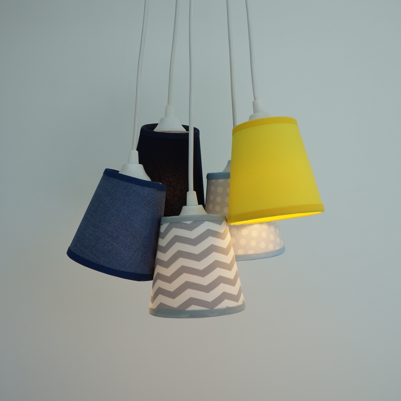 Lustre Pendente Mix Tecidos Chevron Cinza, Azul e Amarelo