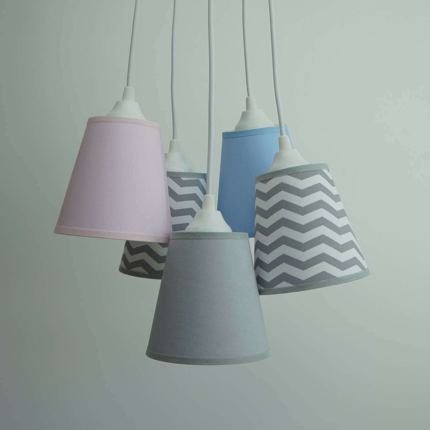 Lustre Pendente Mix Tecidos Cinza, Rosa e Azul