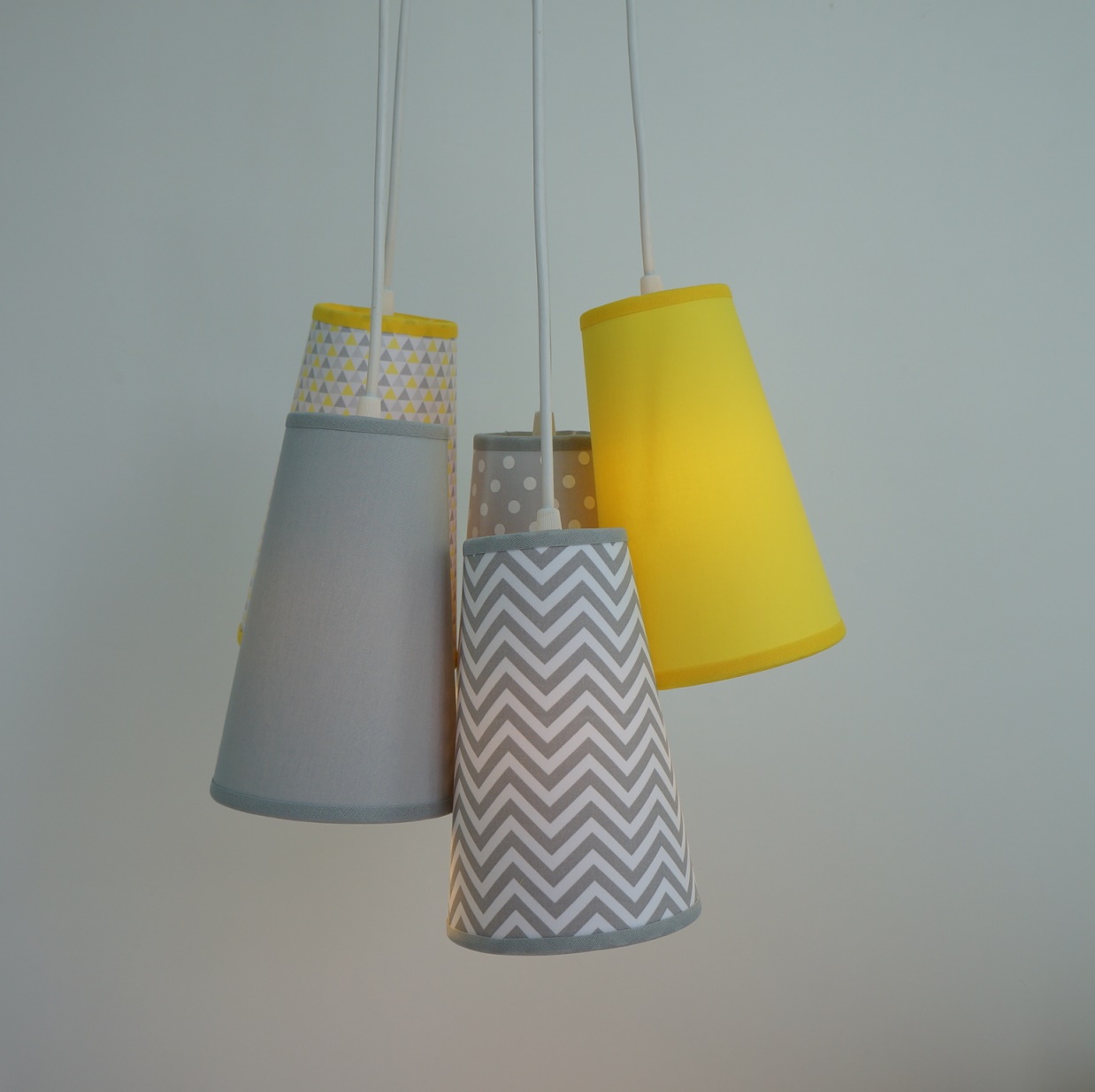 Lustre Pendente Mix de Tecidos Cinza e Amarelo