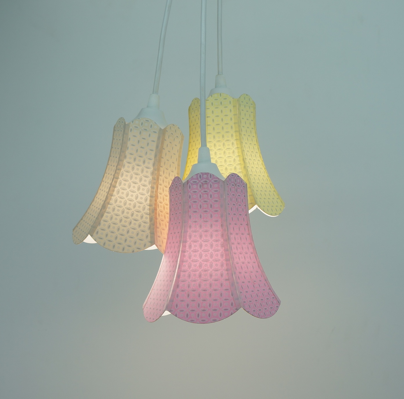Lustre Pendente Paris Arabescos Rosa, Bege e Amarelo