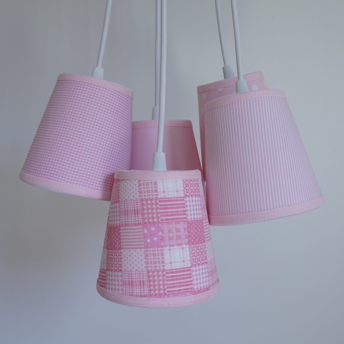 Lustre Pendente Patchwork Menina Rosa e Branco