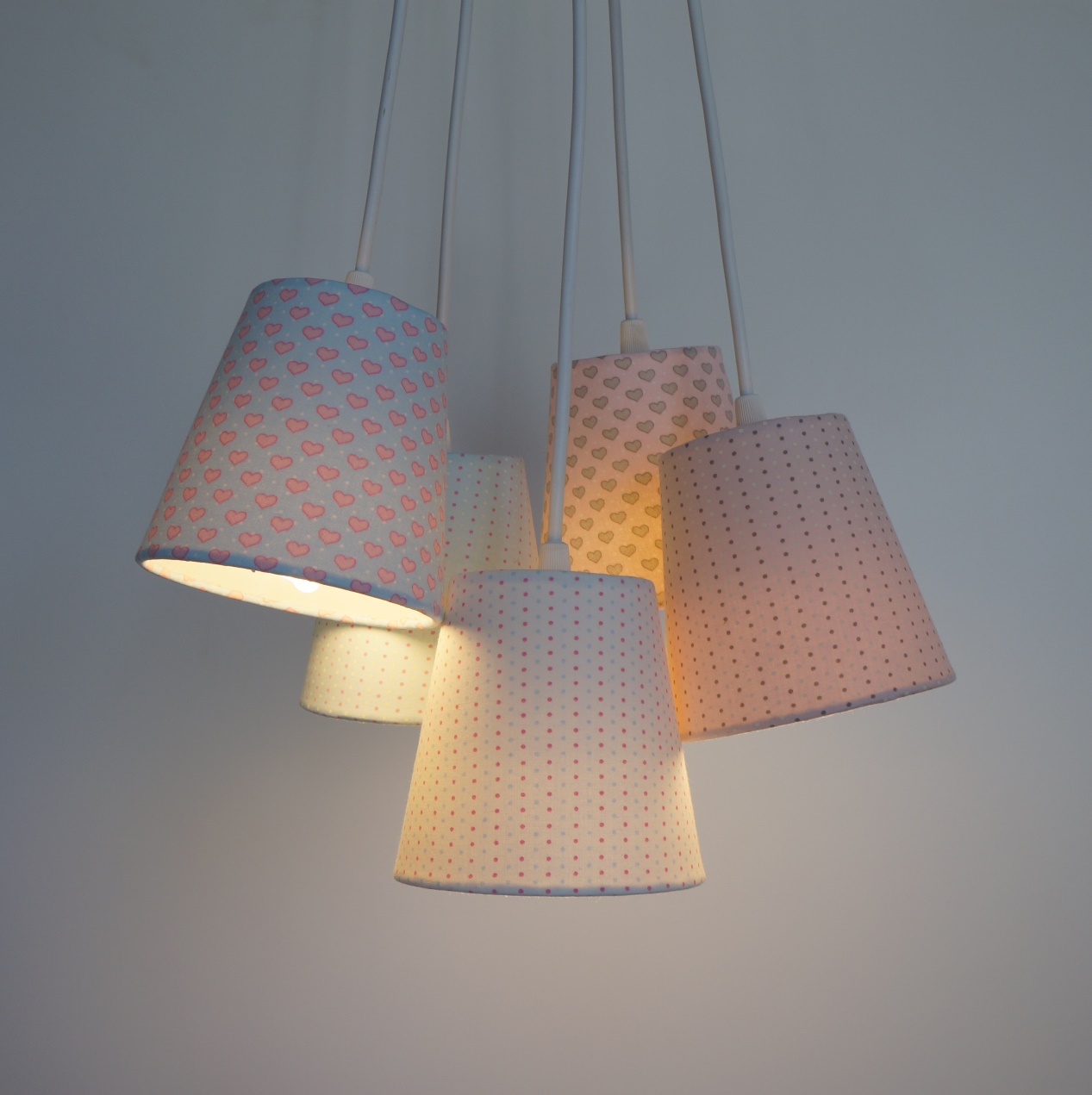 Lustre Pendente Poás e Corações Rosa e Azul