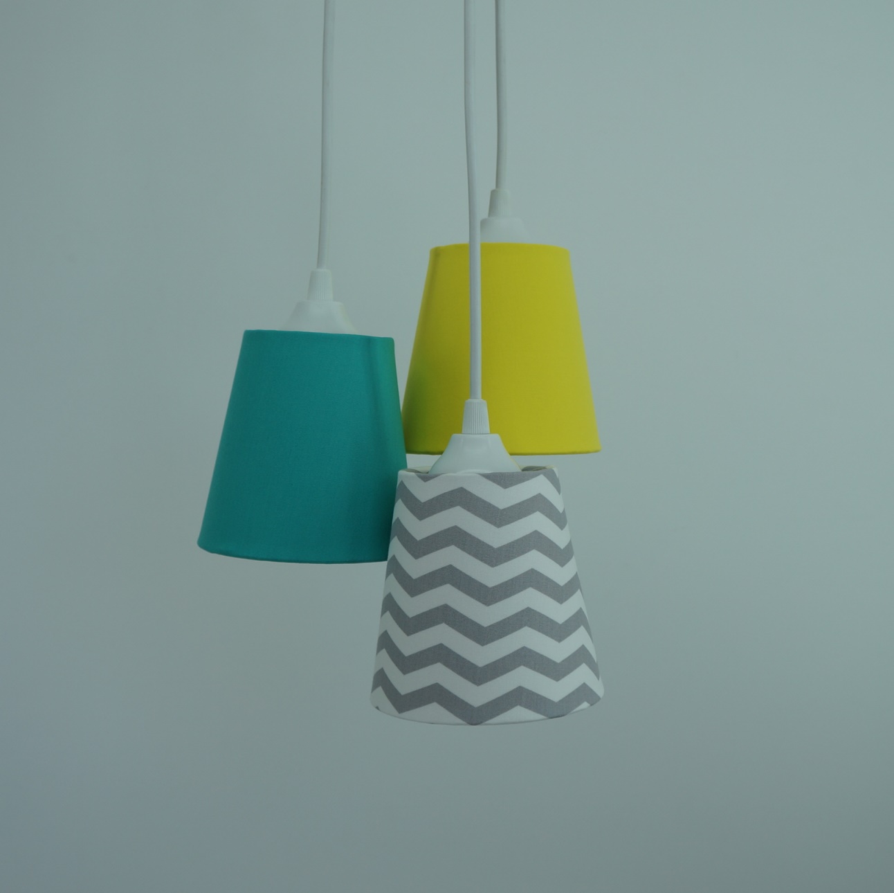 Lustre Pendente Quarto Bebê Chevron Cinza, Verde e Amarelo