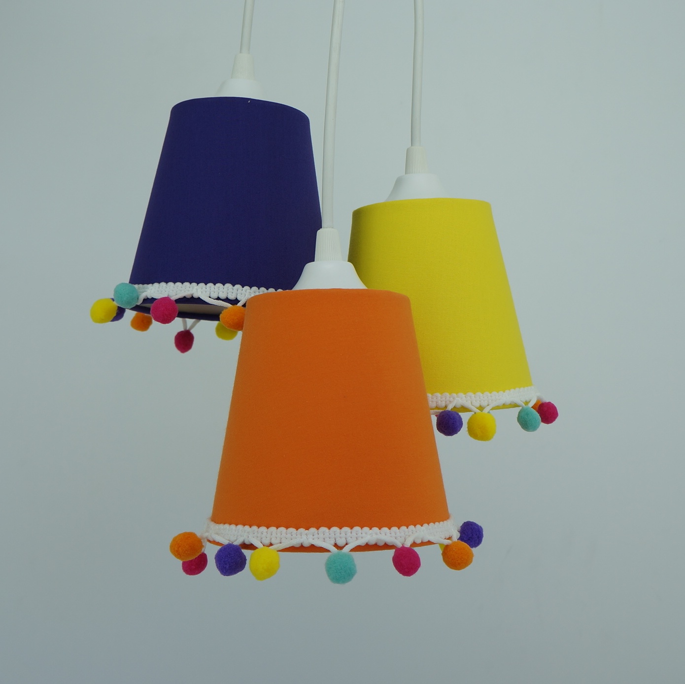 Lustre Pendente Quarto Infantil Pompons Coloridos