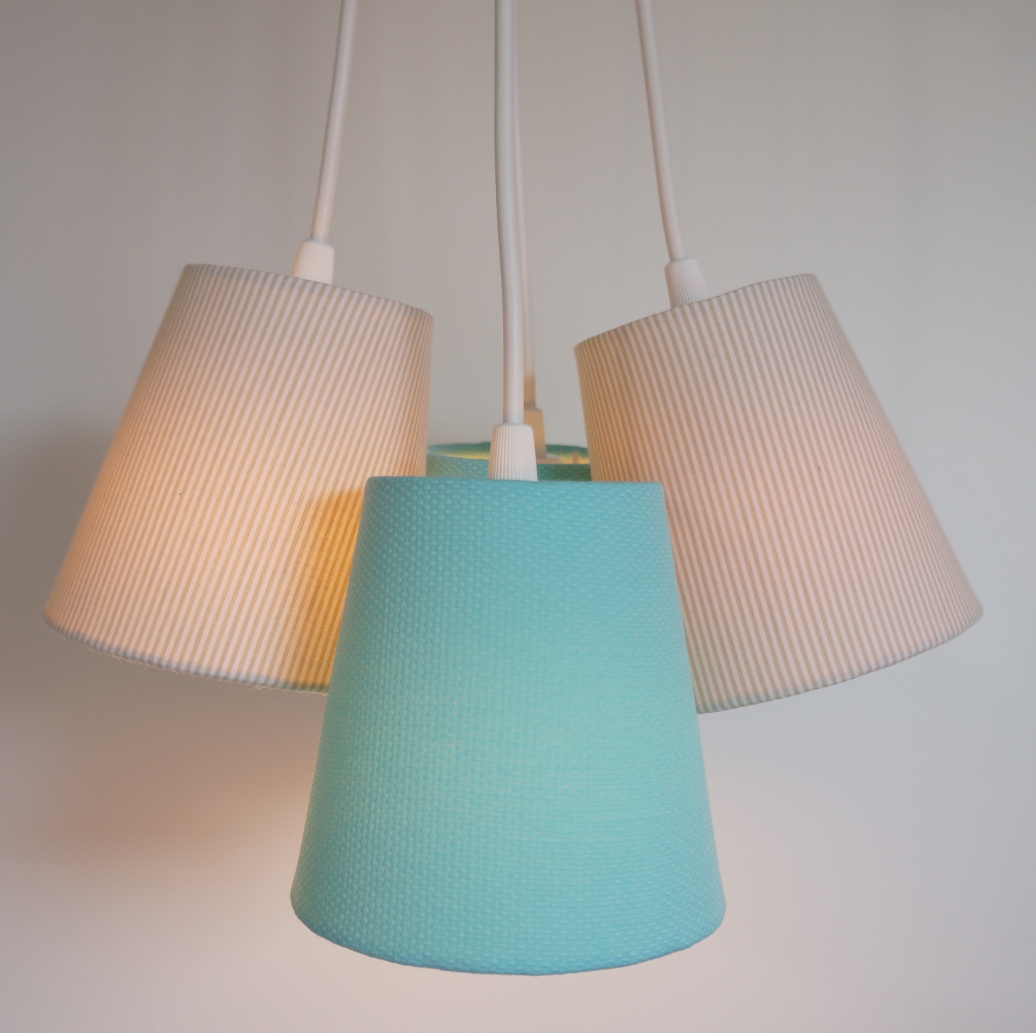 Lustre Pendente Quarto de Bebê Bege e Tiffany