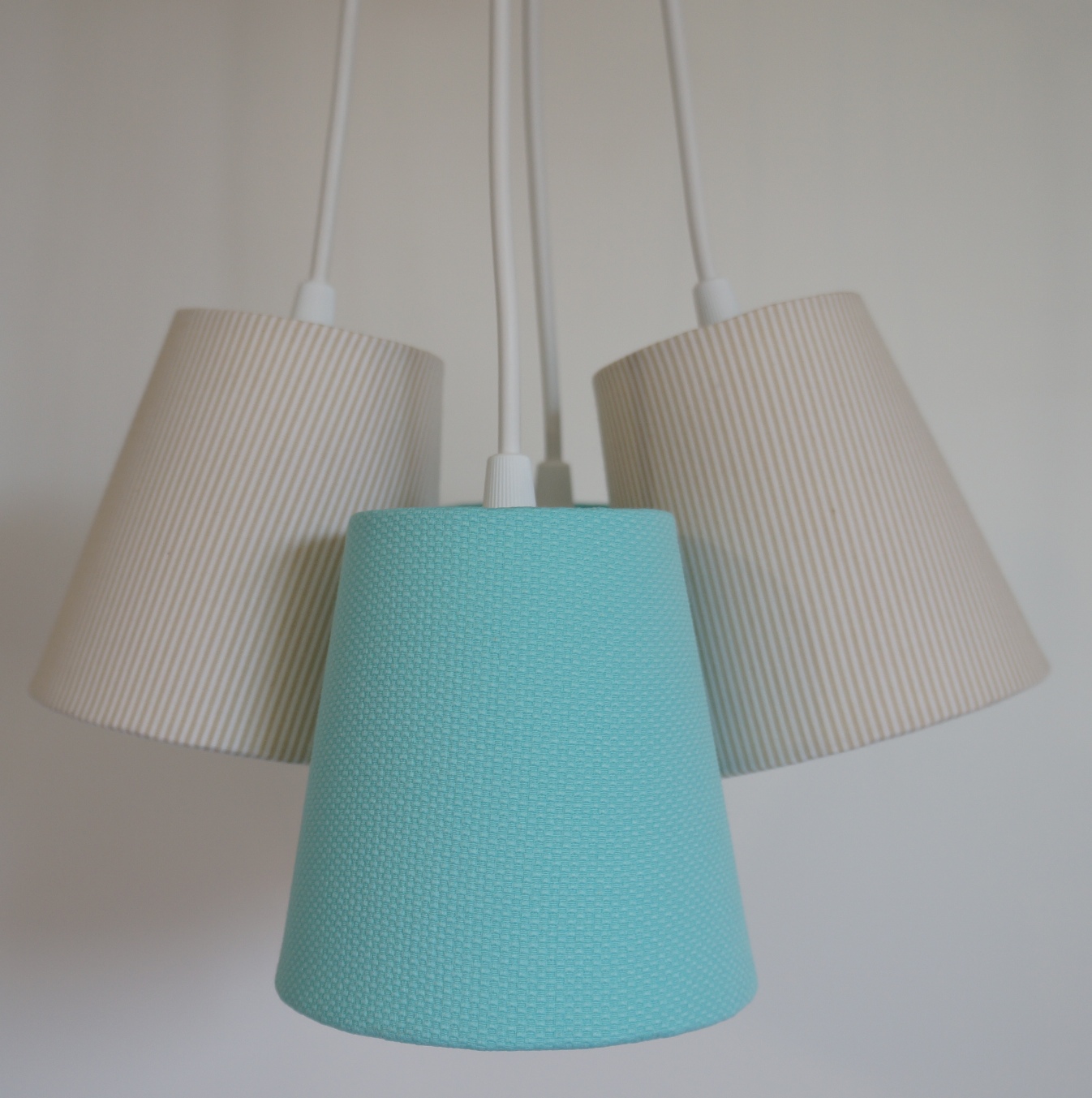 Lustre Pendente Quarto de Bebê Bege e Tiffany