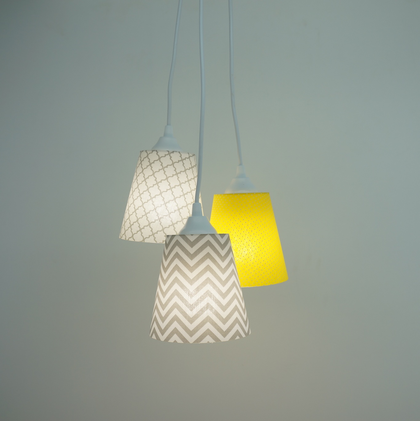 Lustre Pendente Quarto de Bebê Chevron Amarelo e Cinza