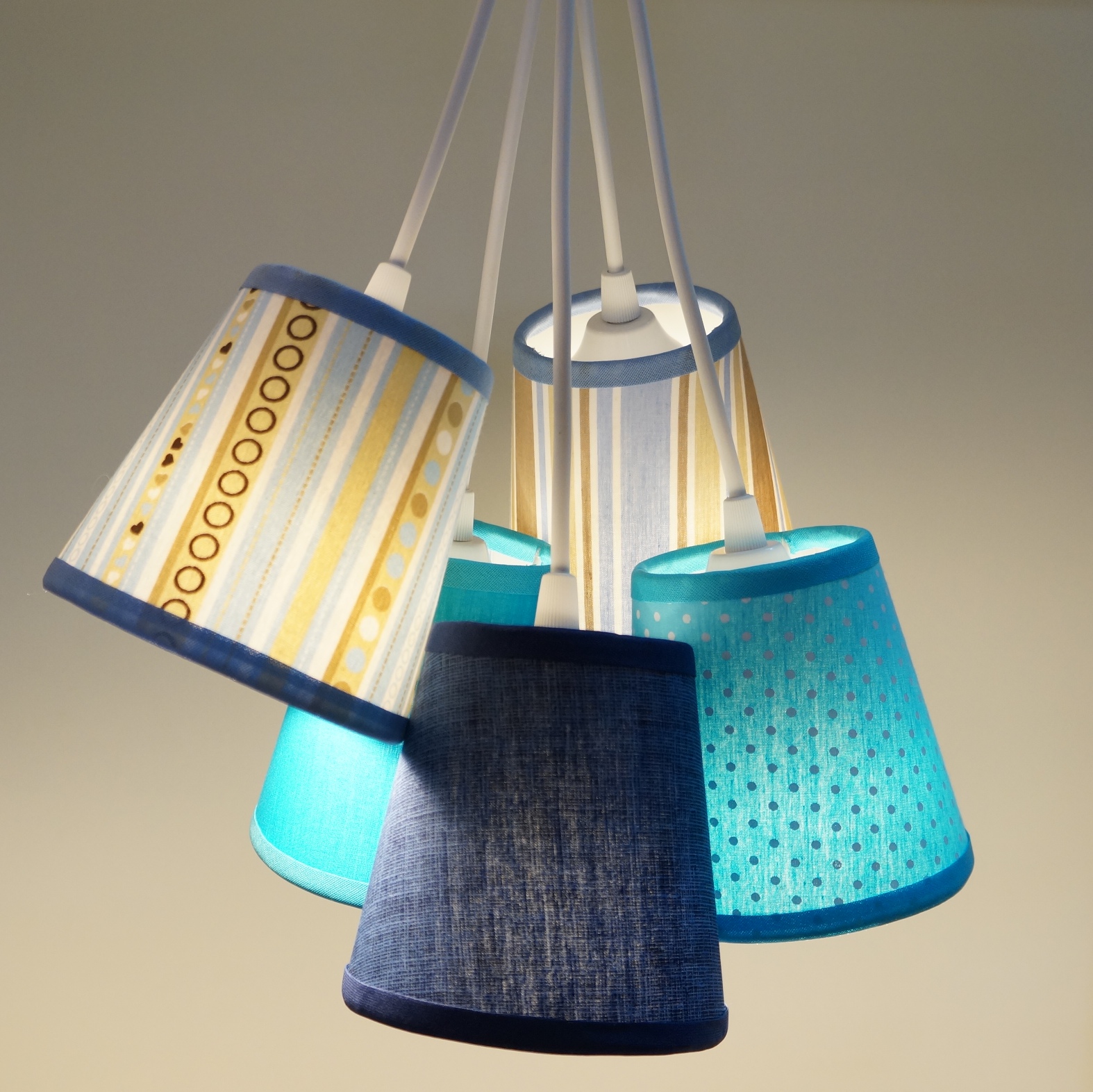 Lustre Pendente Quarto de Bebê com 5 Cúpulas de Tecido