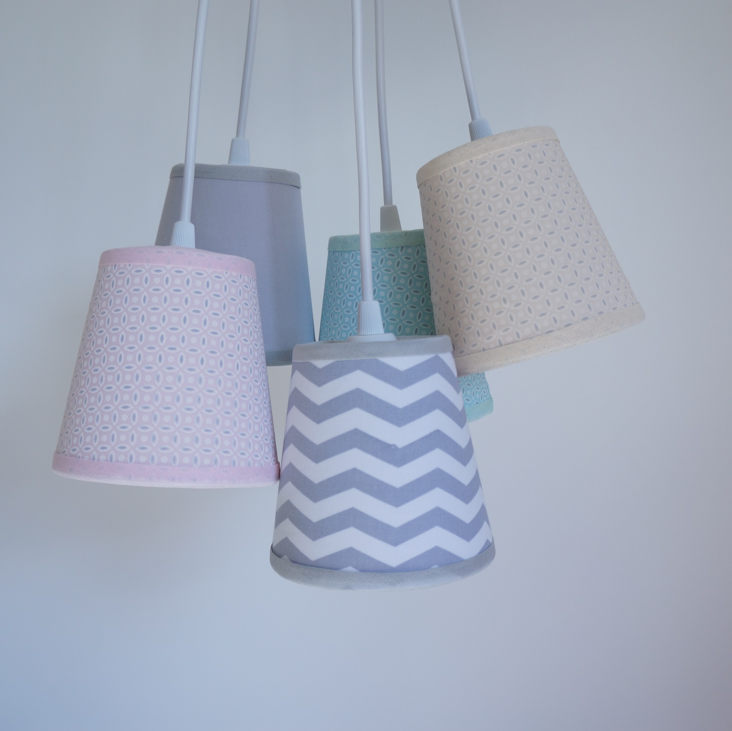 Lustre Pendente Soft Chevron Cinza, Amarelo e Rosa
