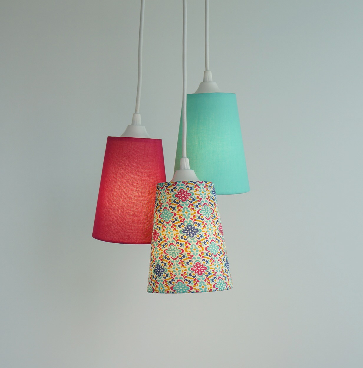 Lustre Pendente Triplo Arabescos Colorido