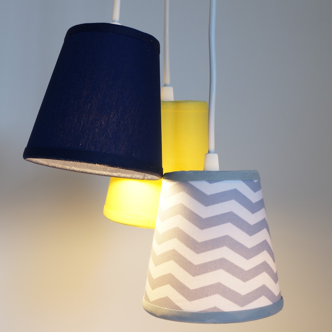 Lustre Pendente Triplo Cacho Chevron Amarelo e Azul