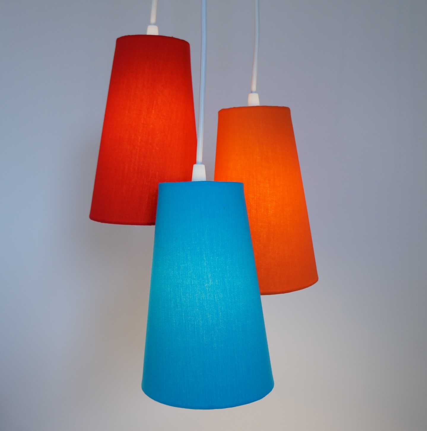 Lustre Pendente Triplo Crie Casa Azul, Laranja e Vermelho