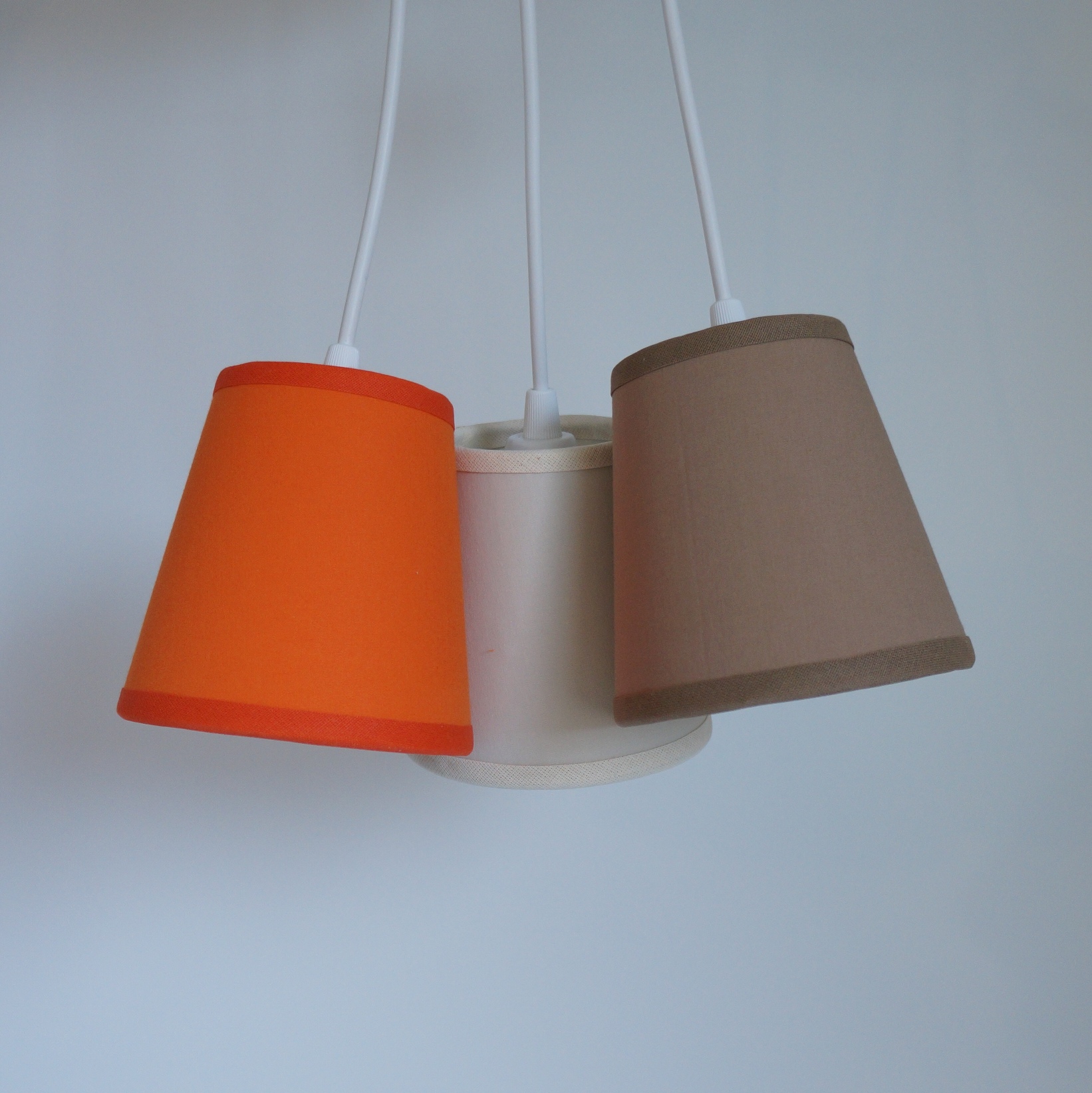 Lustre Pendente Triplo Zoo Laranja, Caqui e Bege