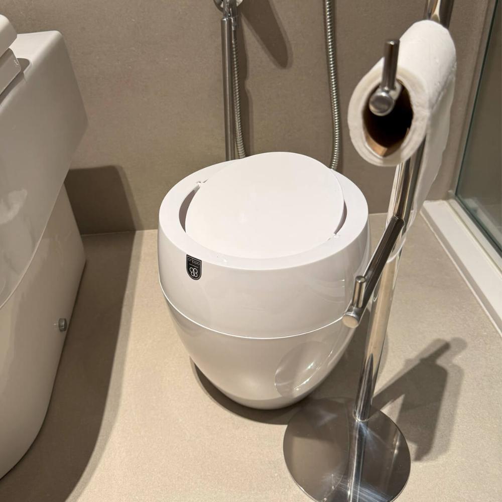 Lixeira Basculante 9L Branca e Porta Sabonete Barra Stone Lunar Crippa
