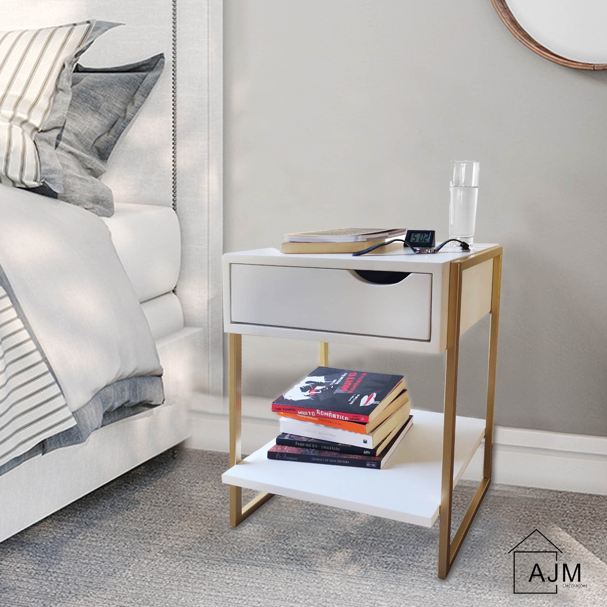 Mesa de Cabeceira Mordomo Branco e Dourado  Com 1 Gaveta Móvel Apoio Lateral de Cama