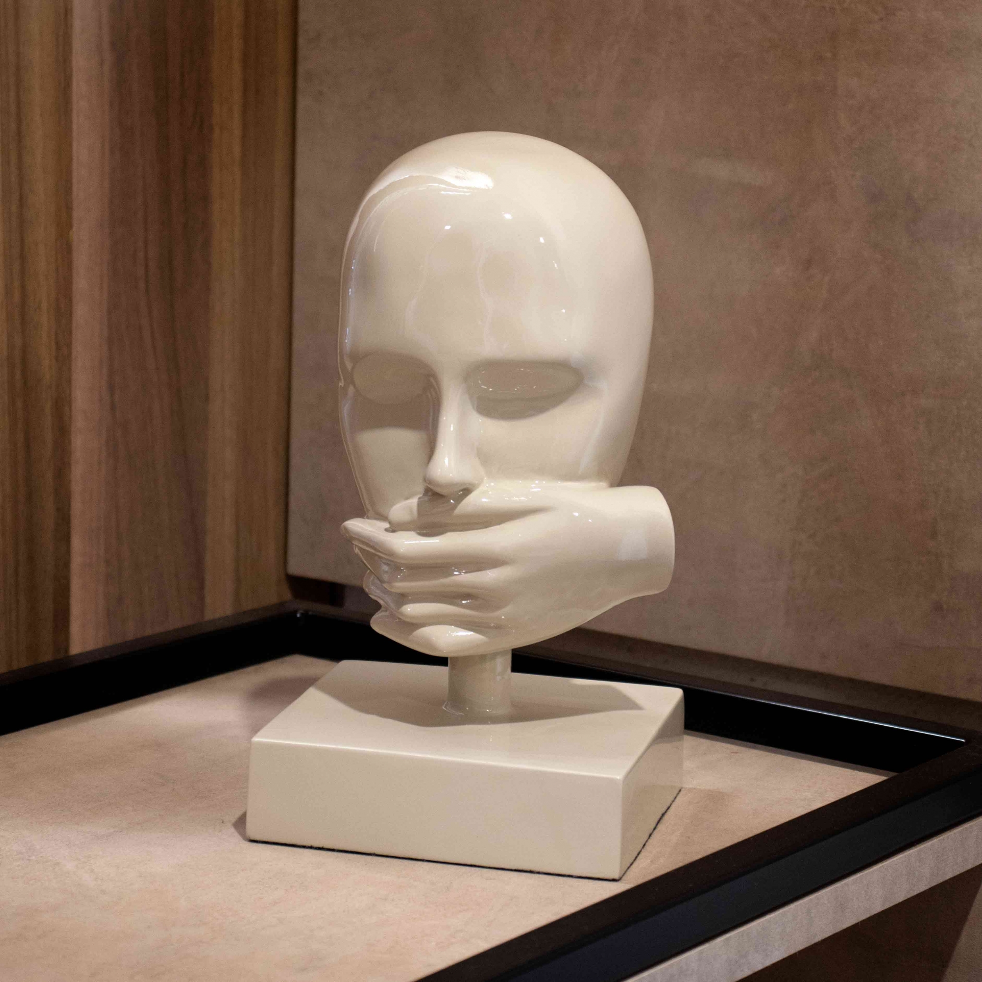 Escultura Decorativa Rosto Silêncio em Cerâmica Nude 25x15 - D'Rossi