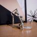 Escultura Yoga Prata em Porcelana Pose Rei Pombo 22x20 cm - D'Rossi