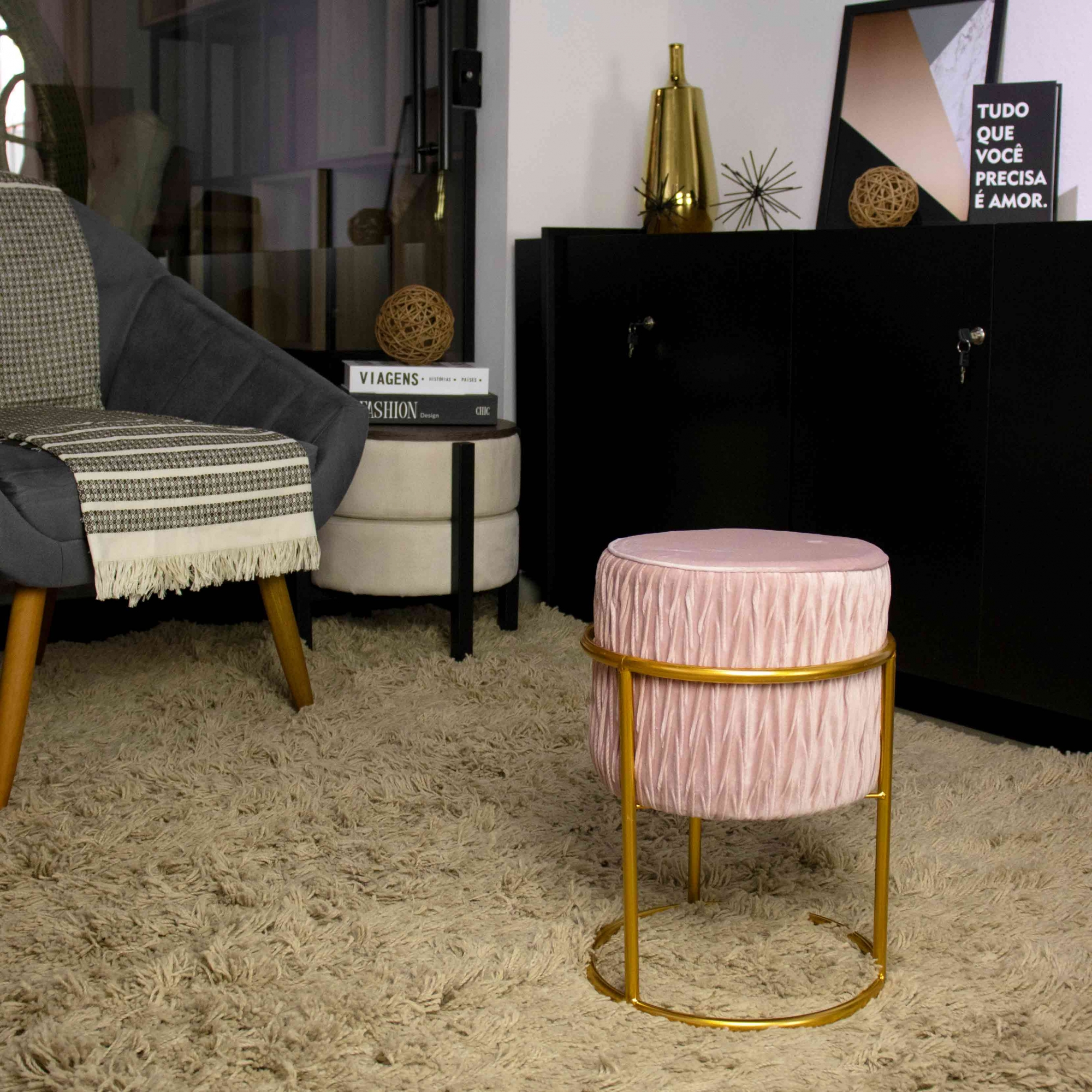 Puff Decorativo Banqueta Redondo de Natal com Base de Ferro em Veludo Rosa Antigo - D'Rossi