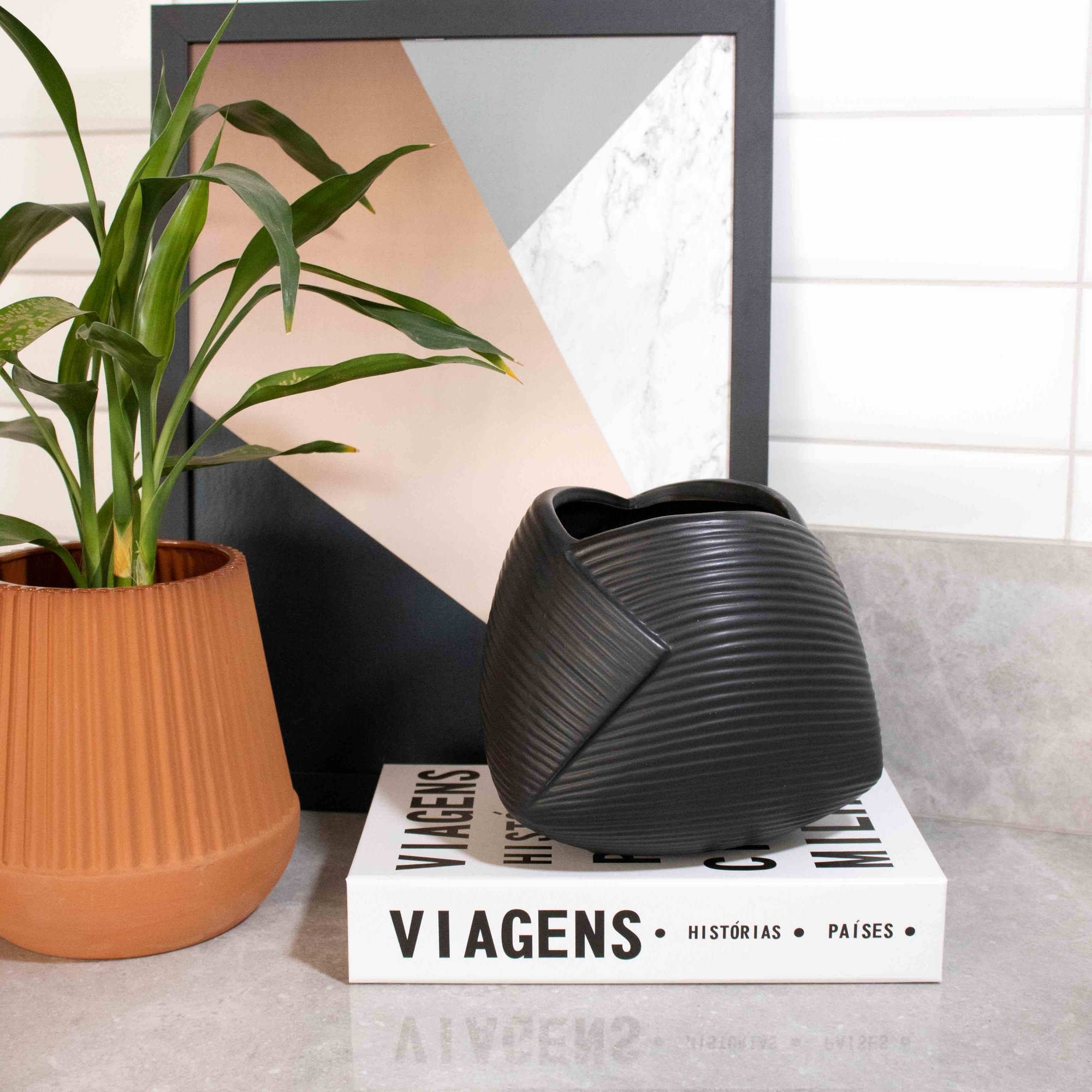 Vaso Decorativo Dobradura Preto em Cerâmica 16,5x17,5 cm - D'Rossi