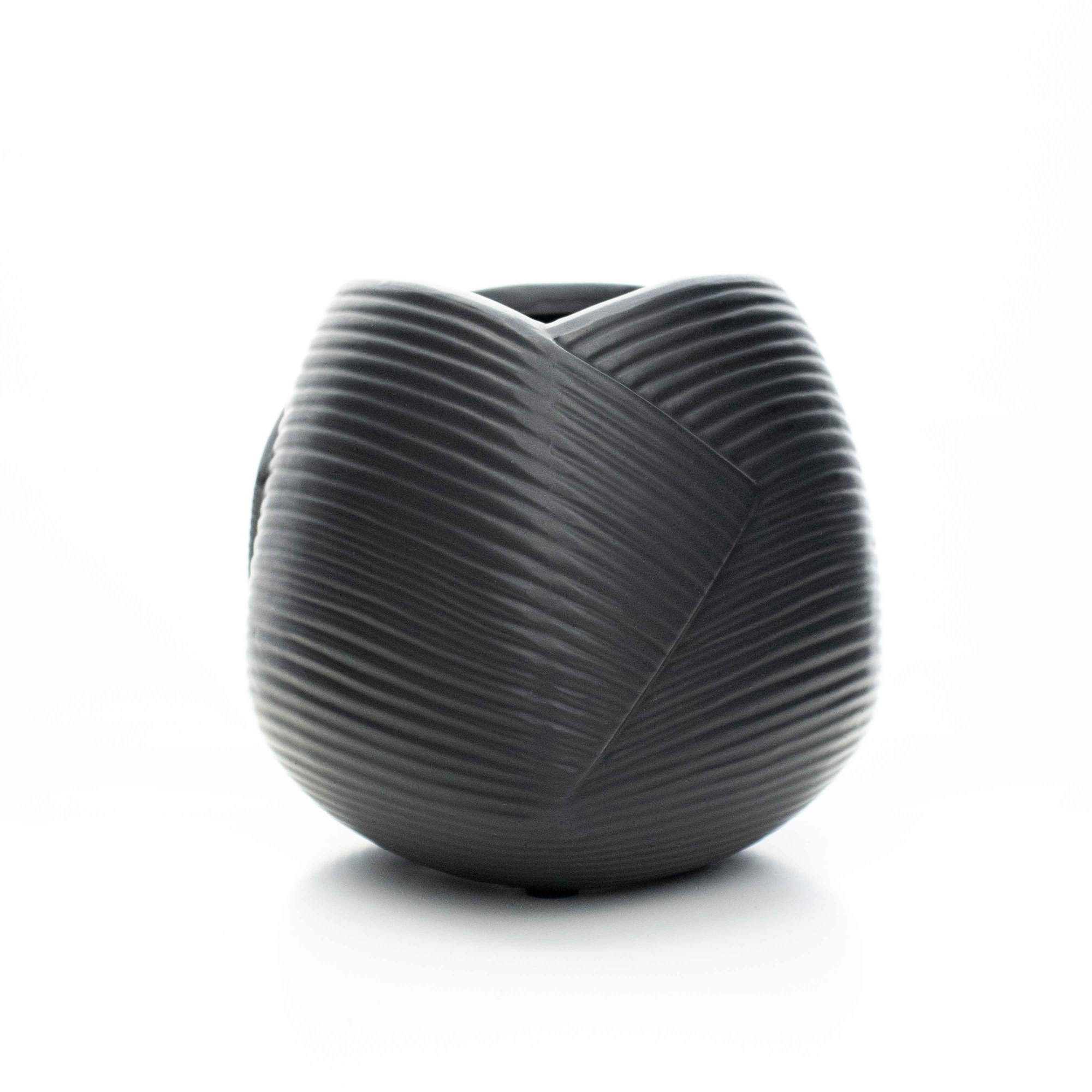 Vaso Decorativo Dobradura Preto em Cerâmica 16,5x17,5 cm - D'Rossi