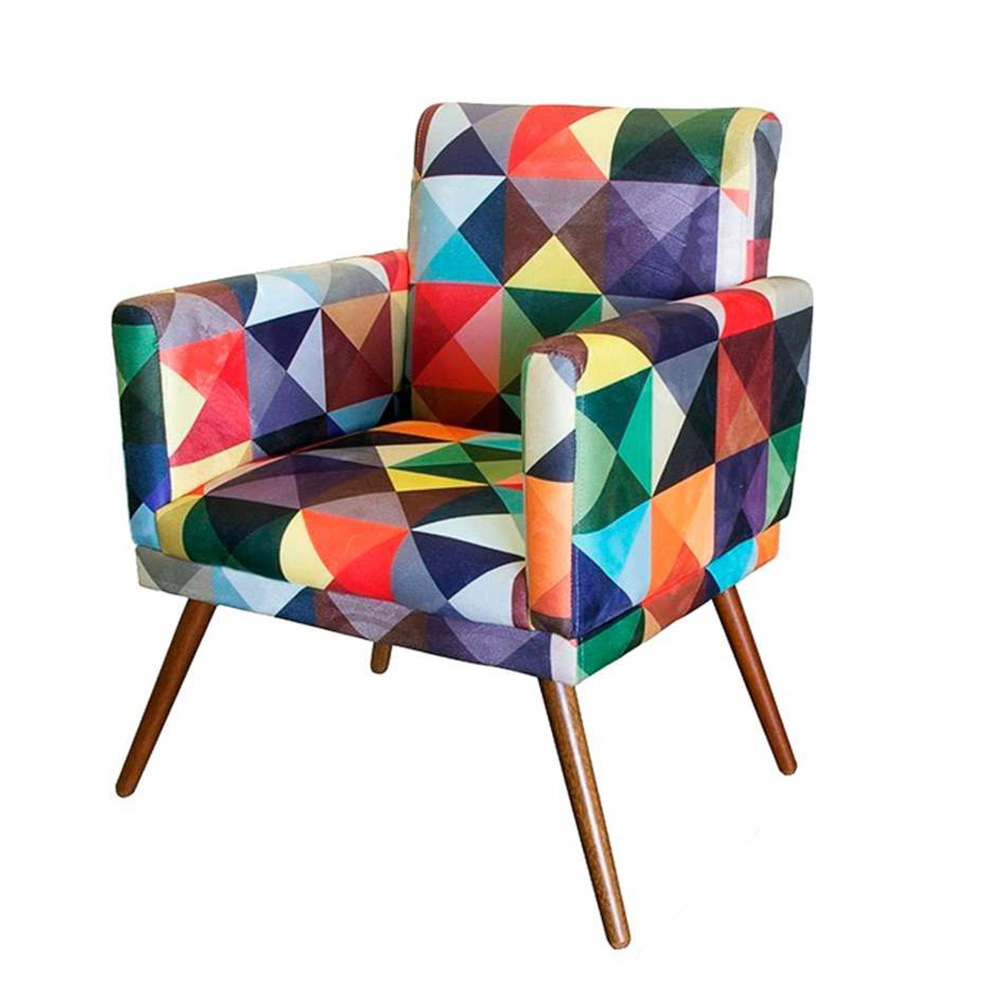 Poltronas Nina Com Rodapé e Pés Em Madeira Suede Triângulo Colorido - DS Estofados