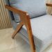 Poltrona  Decorativa Para Sala De Estar Pietra Com Estrutura De Madeira Linho Cinza