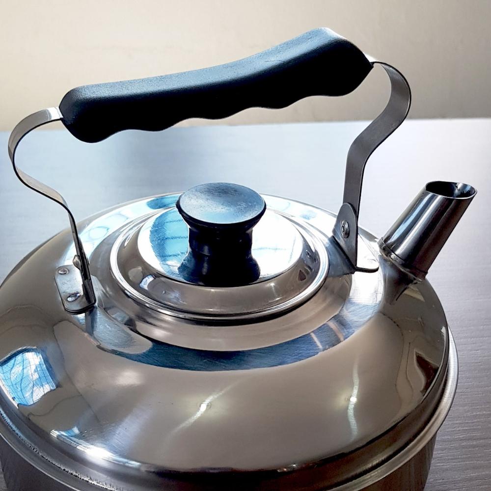 Kit 1 Forma Para Pudim Alumínio E 1 Chaleira Inox 2 Litros