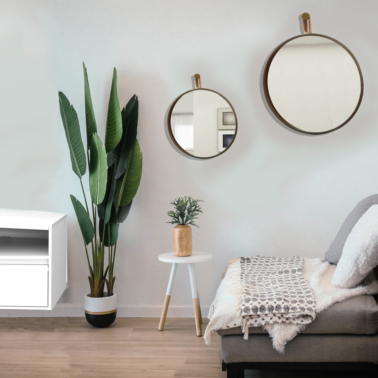 Espelho Decorativo Short Strip Branco Alça Corino Caramelo 60 cm Redondo 