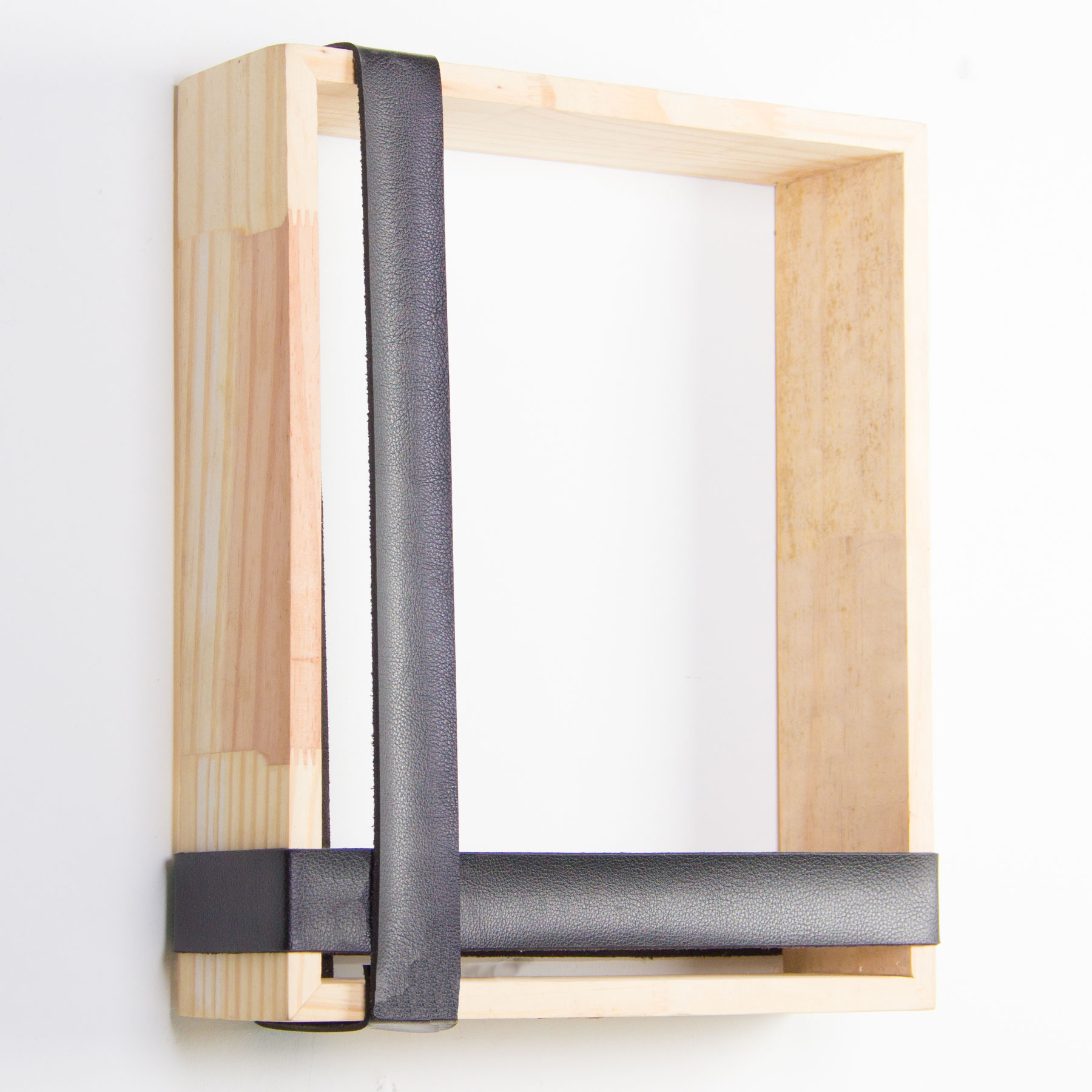 Nicho Chess Pinus Com Corino Preto 20X20 Cm