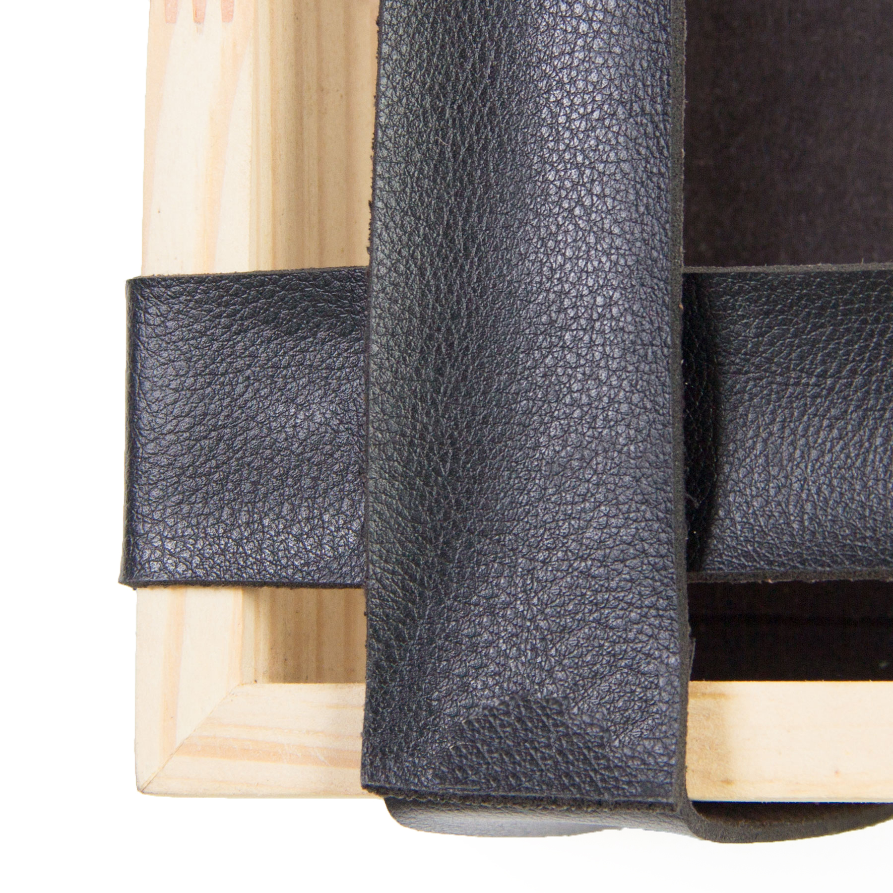 Nicho Chess Pinus Com Corino Preto 20X20 Cm