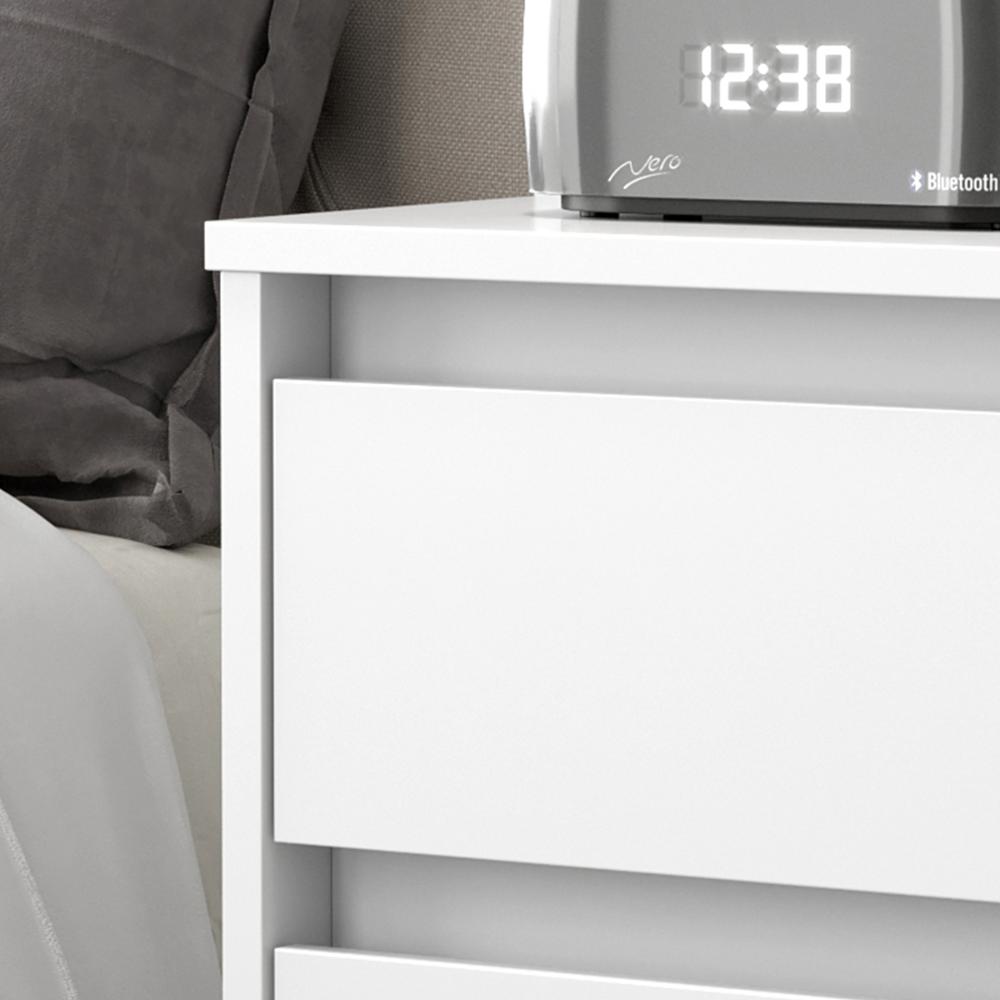 Mesa de Cabeceira Retrô Wood 3 Gavetas Organizadoras Pés Palito Anti-Umidade Mesinha Decorativa Quarto Lateral Cama - Branco - RPM Móveis