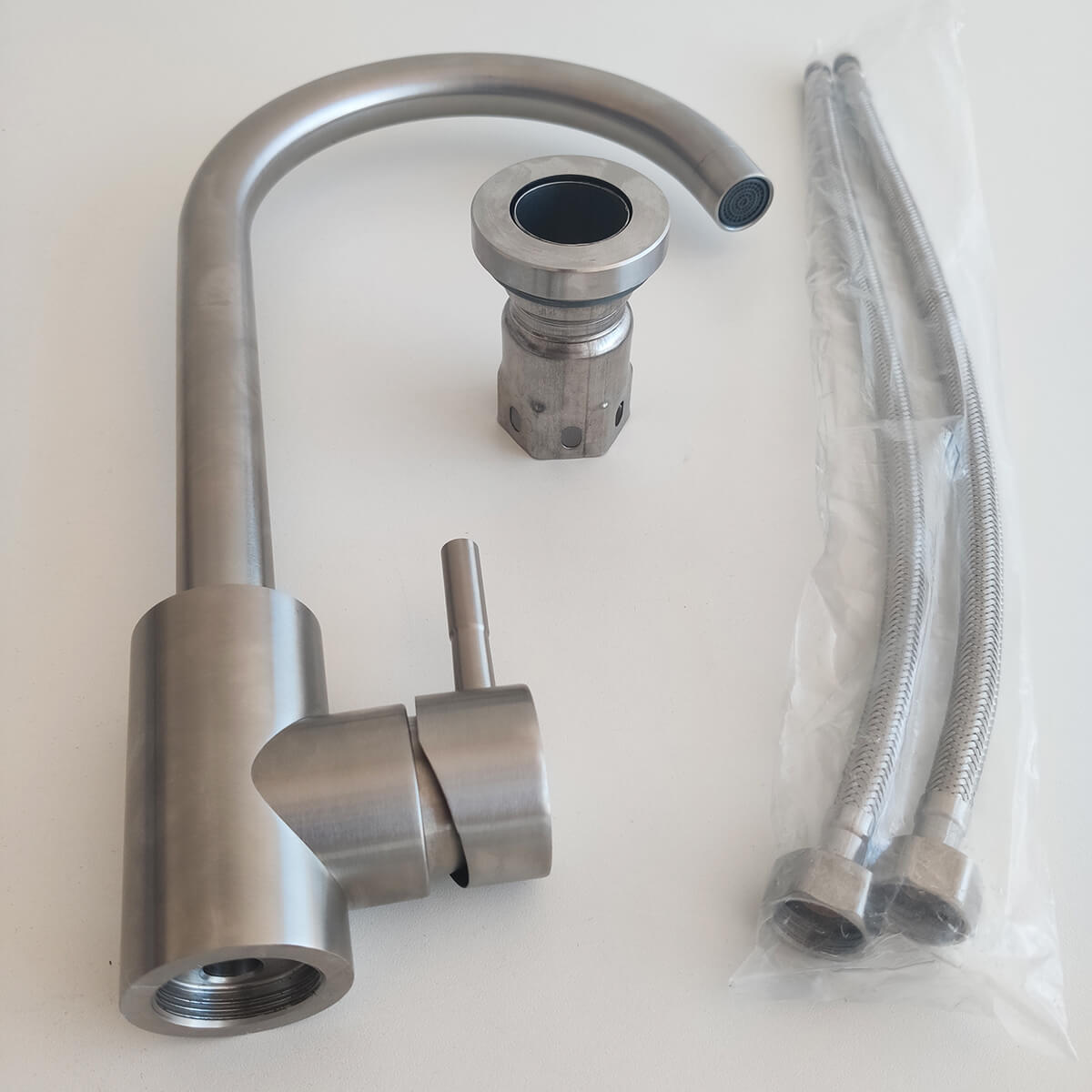 Torneira Misturador Monocomando Água Quente e Fria Bica Alta Inox