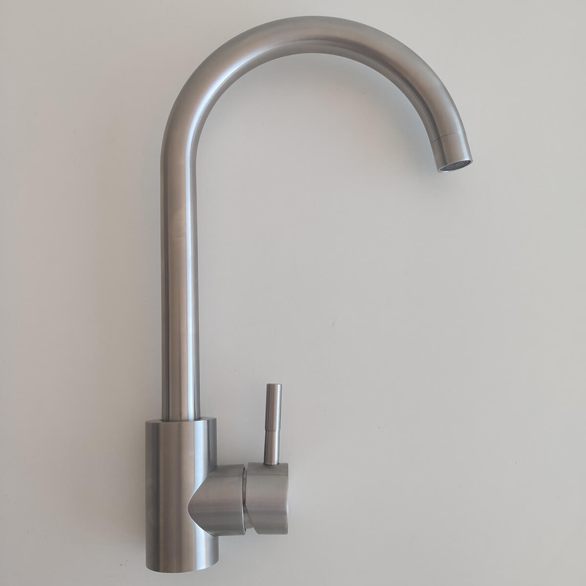Torneira Misturador Monocomando Água Quente e Fria Bica Alta Inox