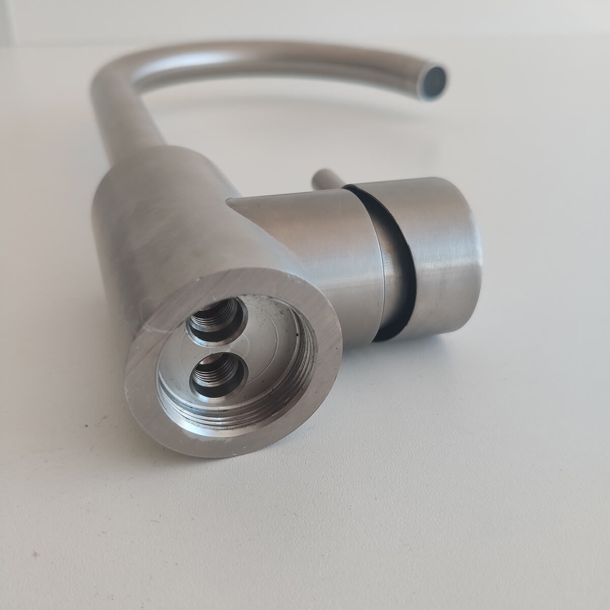 Torneira Misturador Monocomando Água Quente e Fria Bica Alta Inox