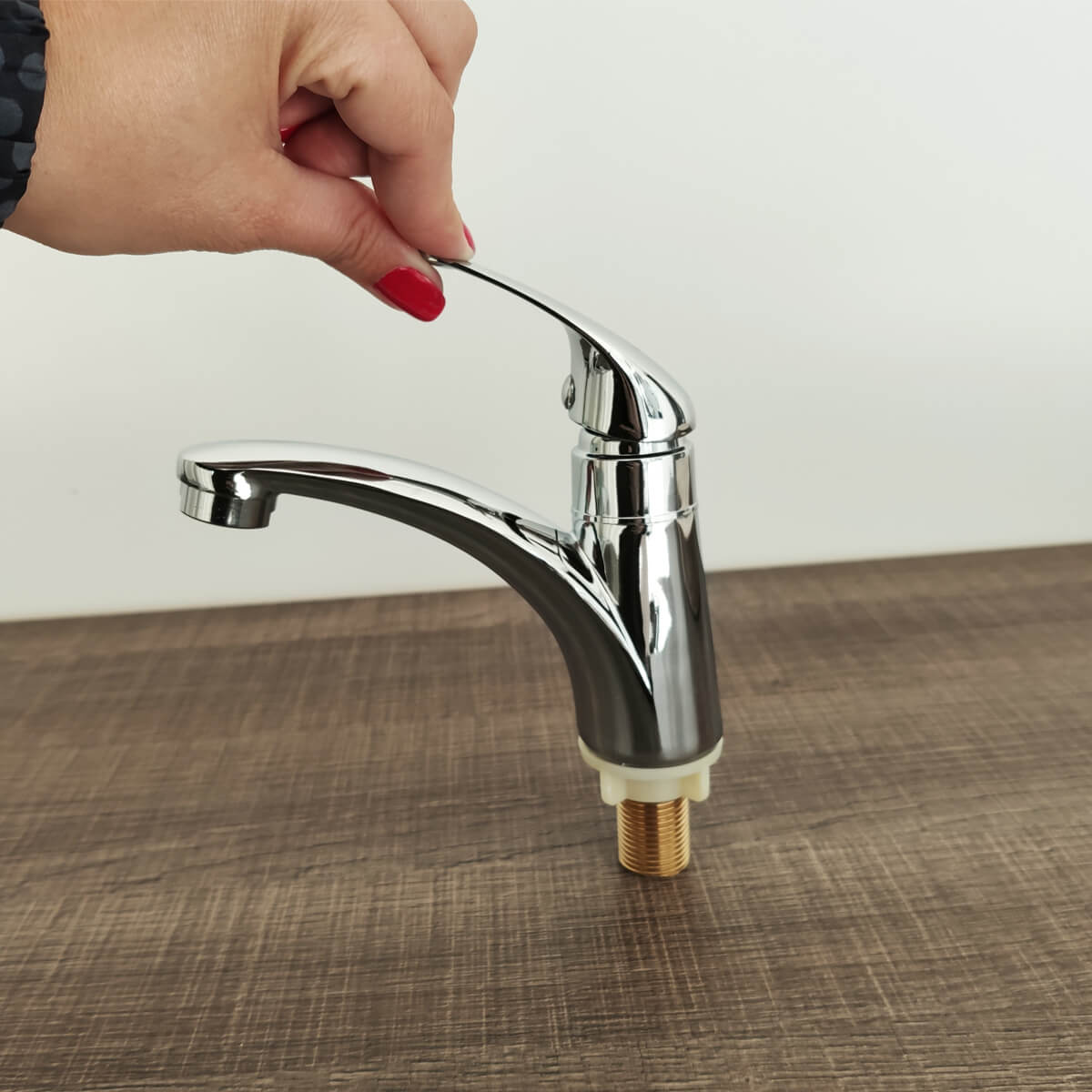 Torneira de Mesa ou Bancada Alavanca Água Fria Banheiro Lavabo