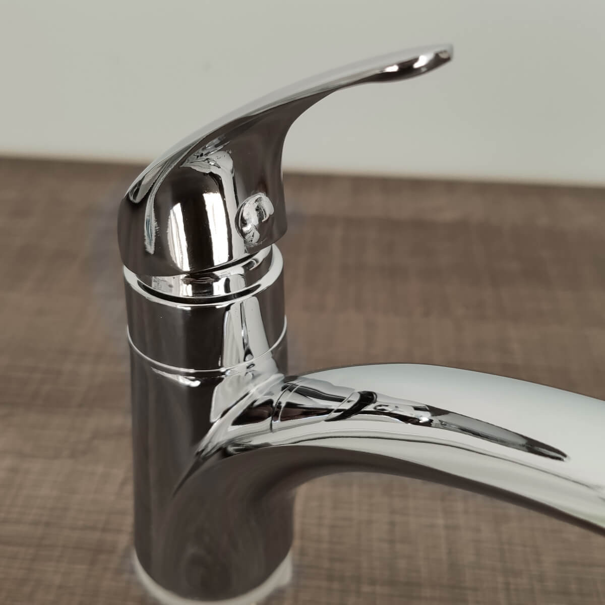 Torneira de Mesa ou Bancada Alavanca Água Fria Banheiro Lavabo