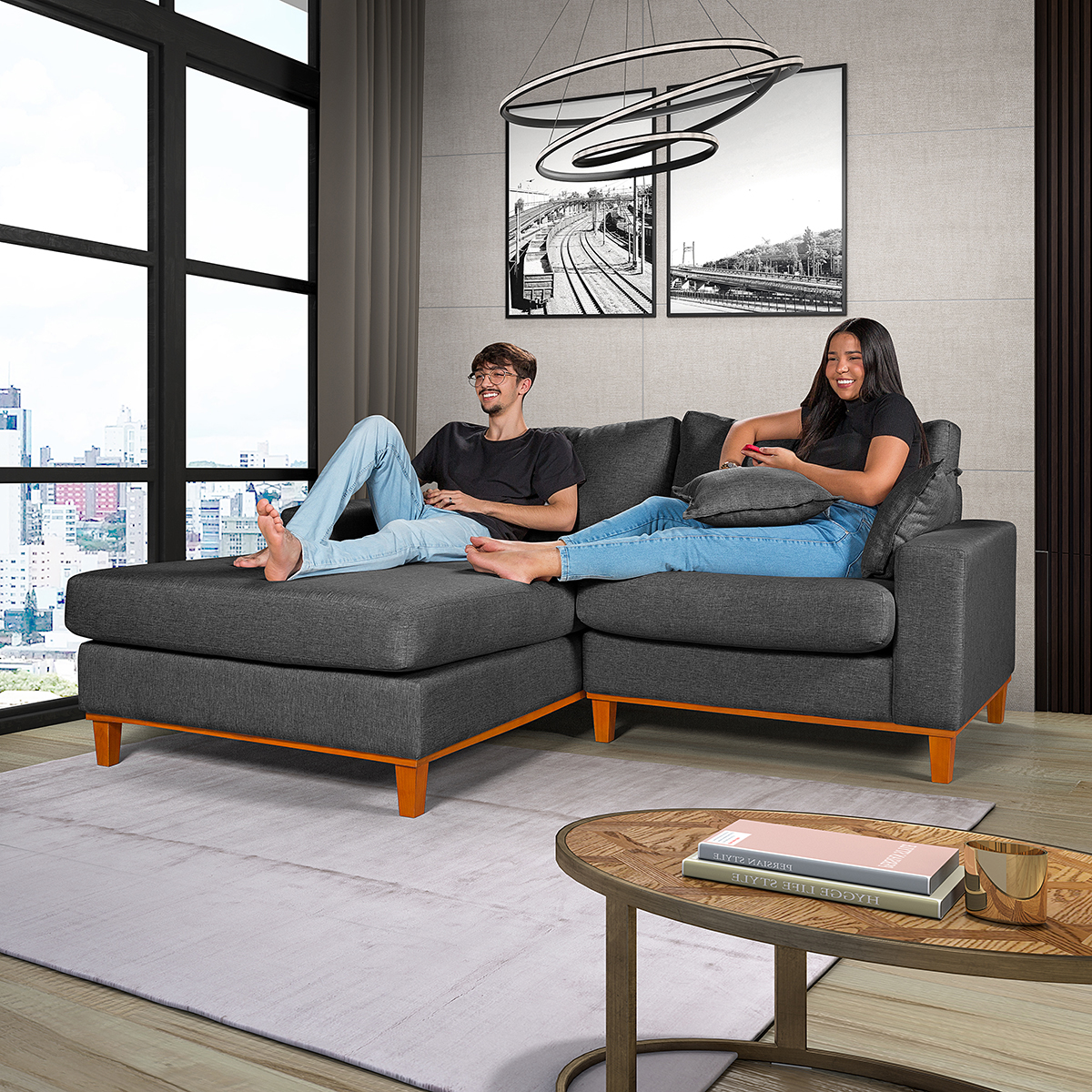 Sofa Living 2 Lugares Chaise Lado Direito Revestido Linho Base em Madeira