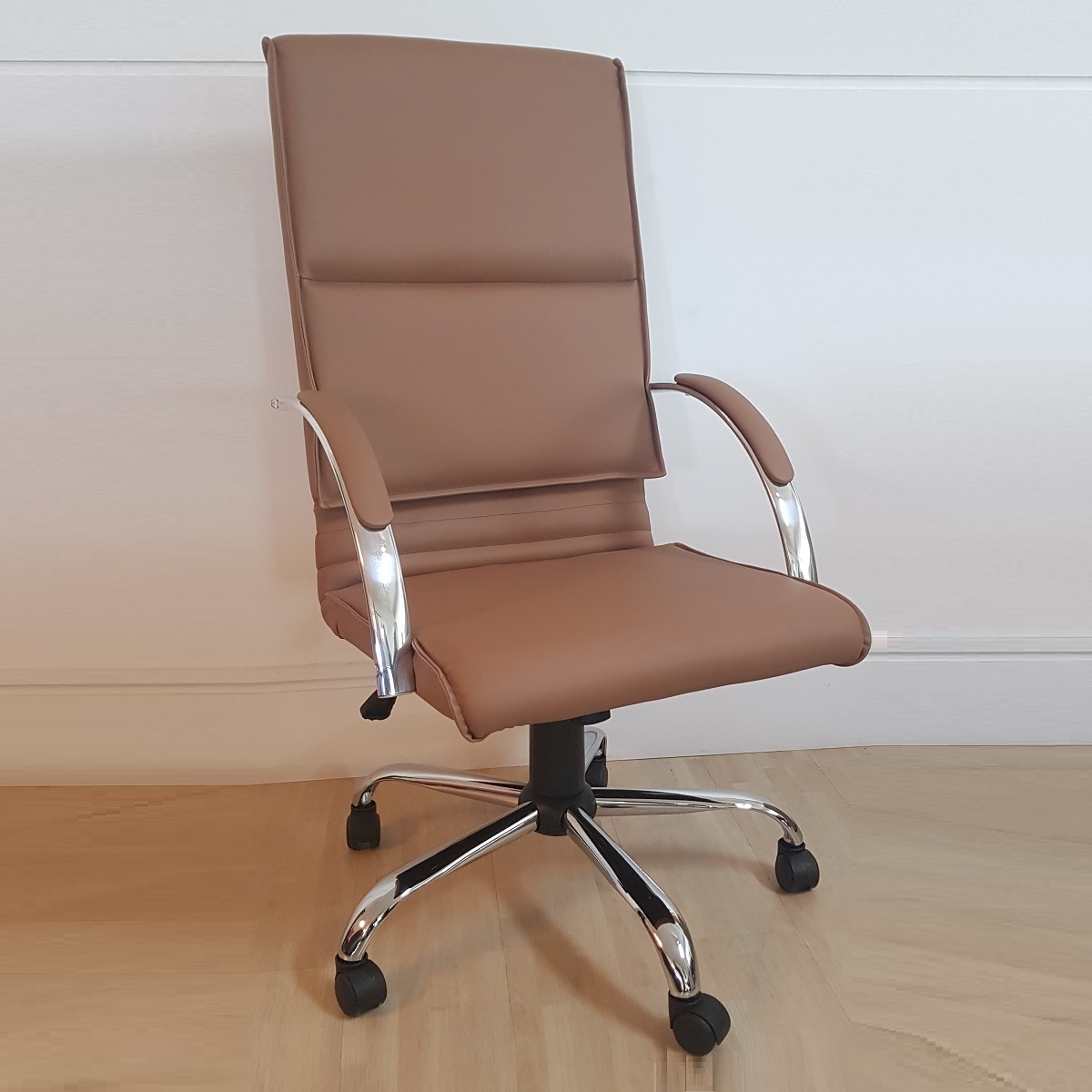 Cadeira Giratória Escritório Boss Presidente Caramelo Relax Base Cromada c/ Rodizio - 100% Nacional