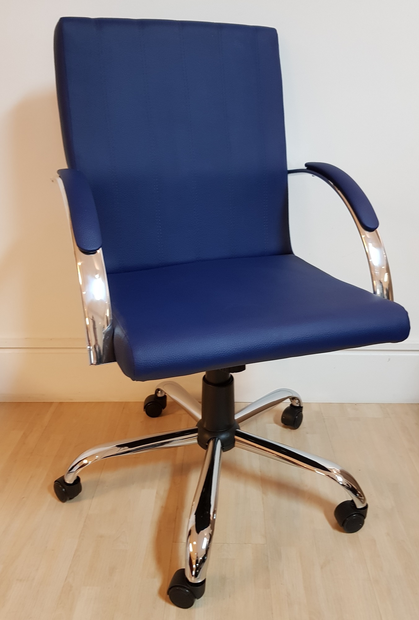 Cadeira Giratória Escritório Work Azul Relax Base Cromada c/ Rodizio - 100% Nacional