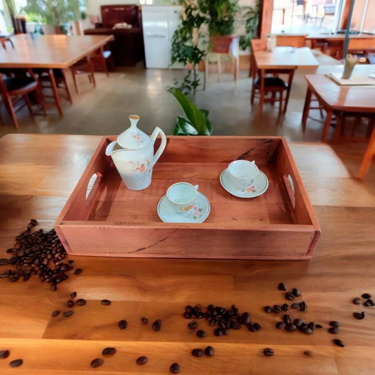 Bandeja de Café da Manhã em Madeira Maciça Caixote