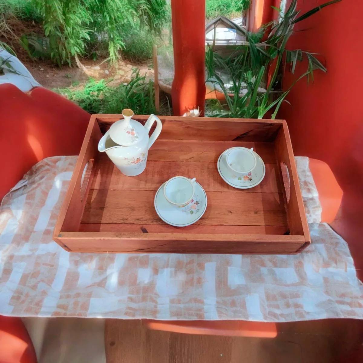 Bandeja de Café da Manhã em Madeira Maciça Caixote